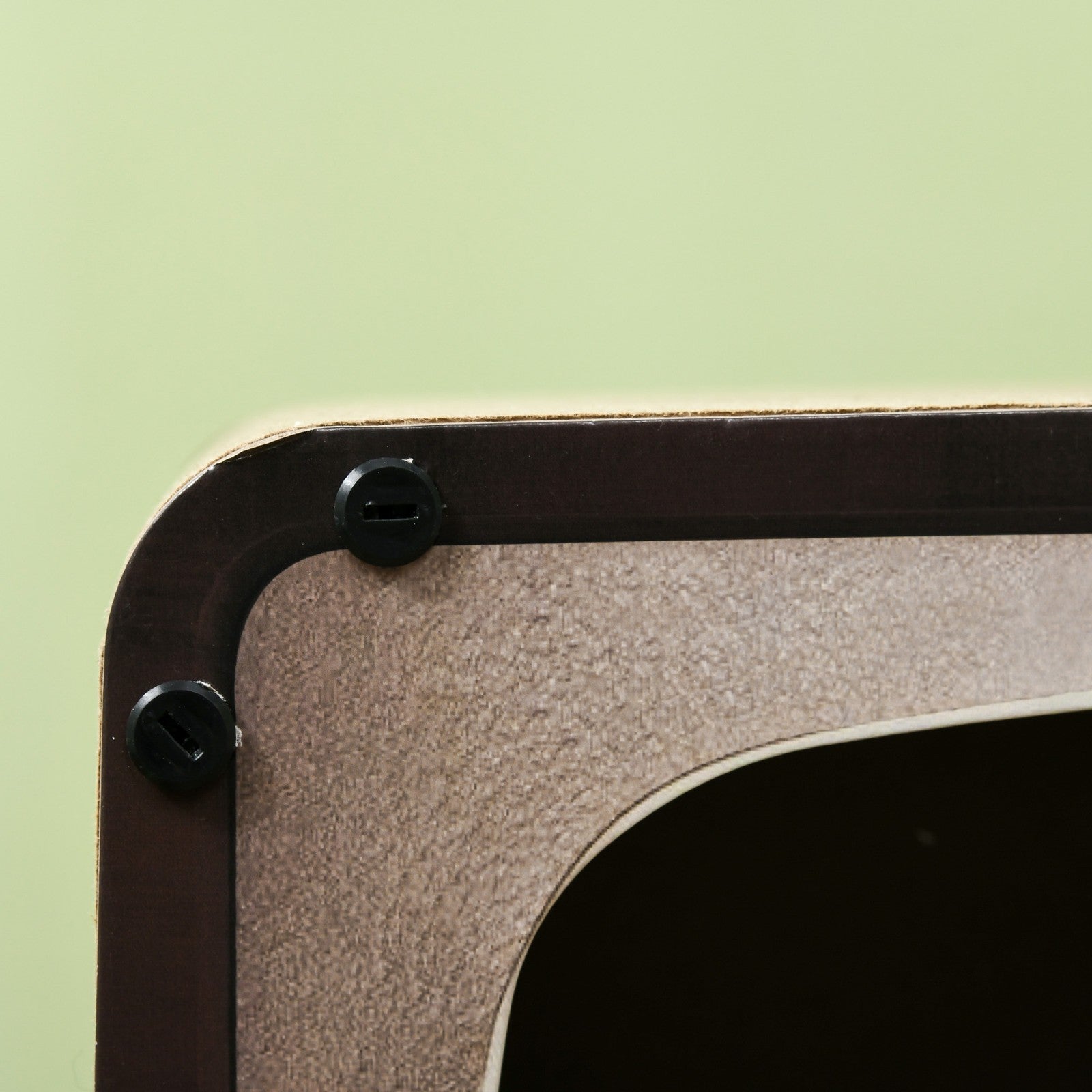 Charming Vintage TV Cat House & Scratcher: 2-In-1 Fun with Catnip for Your Feline Friend!